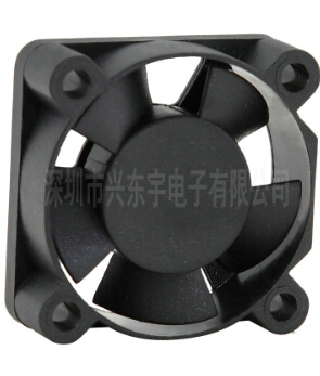 用電飯煲散熱風扇，降溫降音並存